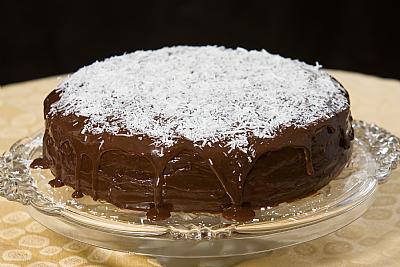 Não precisa de farinha para fazer este bolo de chocolate e coco